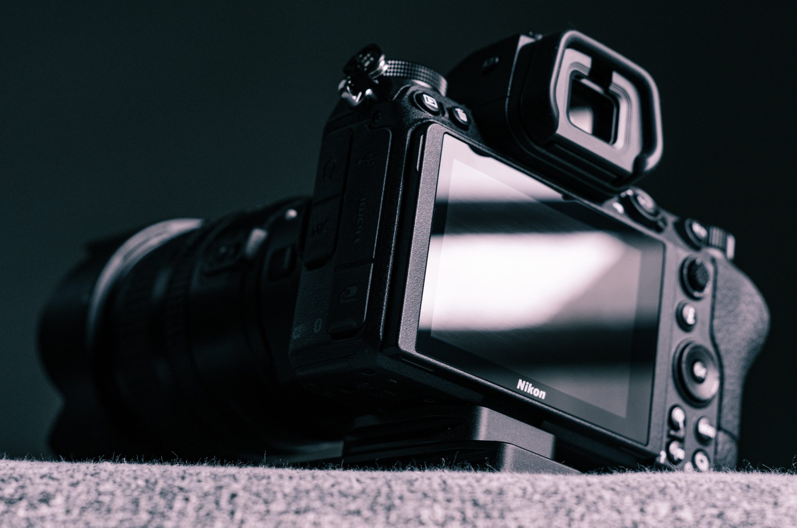 Aparatele foto full-frame devin mai accesibile: ce modele merită urmărite în 2026